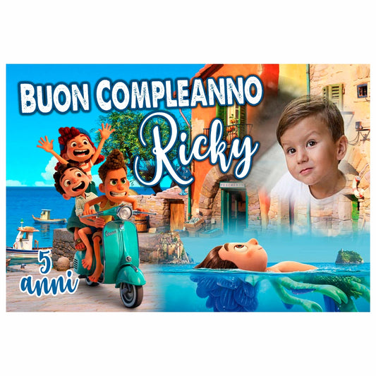 GLOBAL STRISCIONE FONDALE COMPLEANNO - Disney Pixar Luca - STRISCIONE PERSONALIZZATO IN CARTA O IN BANNER PVC ANCHE DA ESTERNO GARANZIA 5 ANNI