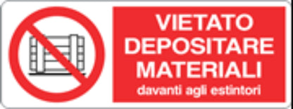 VIETATO DEPOSITARE MATERIALI DAVANTI AGLI ESTINTORI - CARTELLO SEGNALETICO UNI ISO 7010 in Adesivo, Pannello in Forex, Pannello In Alluminio